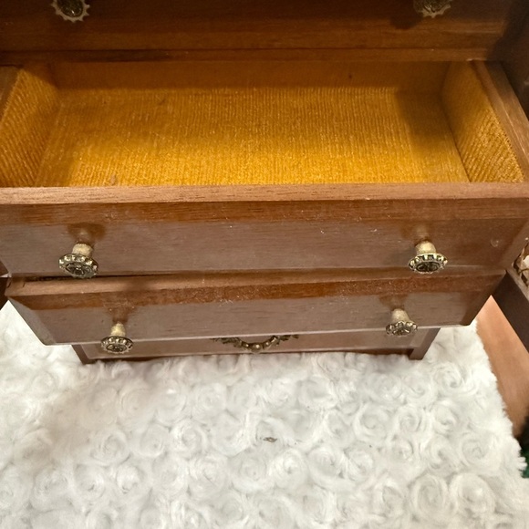 Vintage Wooden Musical Jewelry Cabinet - the Godfather (Love theme) song - Picture 8 of 11